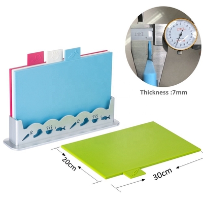Transformez votre cuisine avec notre ensemble de planches à couper en 4 couleurs de taille 30x20cm