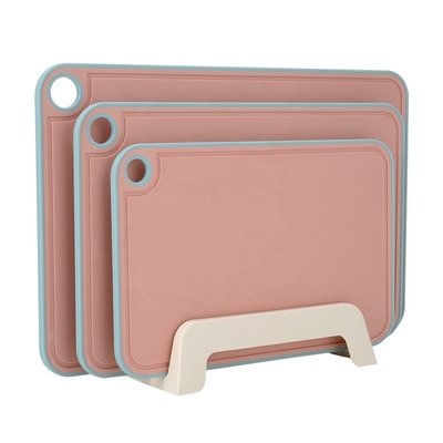 Des planches de coupe en plastique avec des rainures profondes de jus de lavande orange durable et sans danger pour le lave-vaisselle