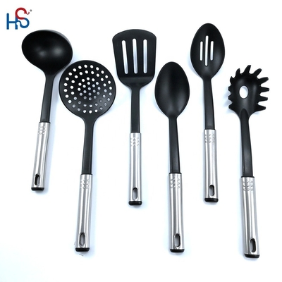 Ensemble d'outils de cuisine en nylon moderne pour les ustensiles de cuisine dans les produits ménagers