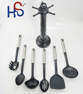 Ensemble d'outils de cuisine en nylon moderne pour les ustensiles de cuisine dans les produits ménagers