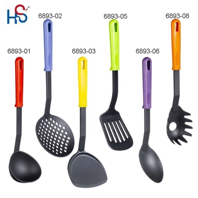 Des ustensiles de cuisine en nylon durable pour les ustensiles de cuisine domestiques non adhésifs dans toutes les couleurs