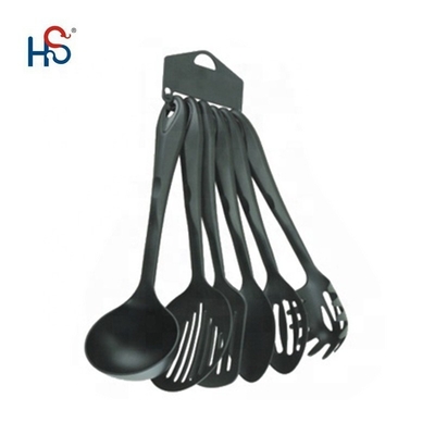 Les ustensiles de table uniques et les ustensiles de cuisine définissent la solution ultime de sélection d'espace de salle durable