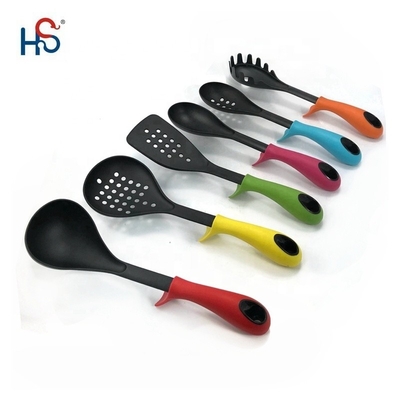 Ensemble d'outils de cuisine et d'accessoires de cuisine