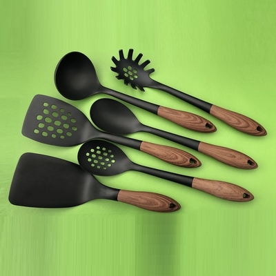 Outils de cuisson en nylon colorés à 6 pièces avec poignées en bois et antiadhésifs pour cuisiner