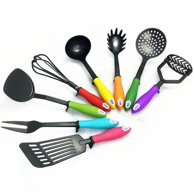 Ensemble d'ustensiles de cuisine colorés en nylon plastique pour les appareils ménagers de cuisine