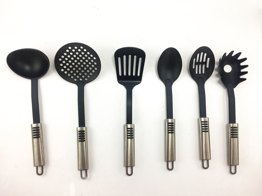 Appareils de cuisine avec revêtement antiadhésif et résistance à haute température