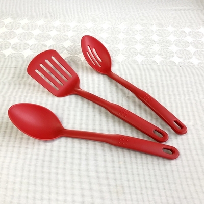 Utilisateur de poudre en nylon moderne pour servir de la soupe, de la sauce minestre et des pâtes en noir