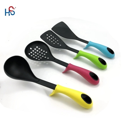 Ensemble d'ustensiles de cuisine en nylon compact et durable pour une expérience de cuisine écologique