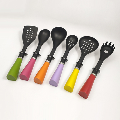 Outils de cuisine antiadhésifs avec poignées colorées en nylon66 et logo imprimé en soie
