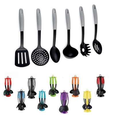 Utilisateurs multifonctionnels fournissent les outils les plus adaptés aux besoins des gadgets de cuisine et de jardin